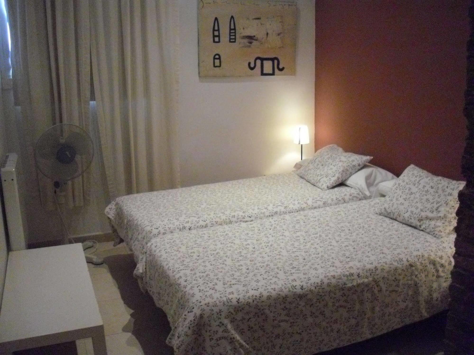Apartaments Travessera Parc Gueell Barcelona Exterior foto
