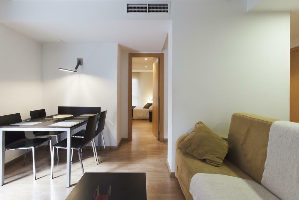 Apartaments Travessera Parc Gueell Barcelona Exterior foto