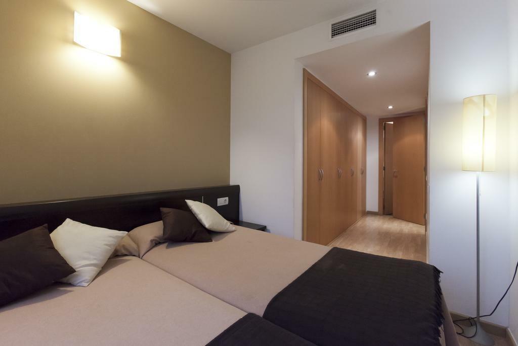 Apartaments Travessera Parc Gueell Barcelona Exterior foto